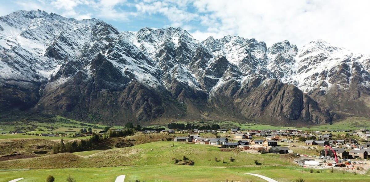 Nestled Below The Remarkables Queenstown Exterior foto